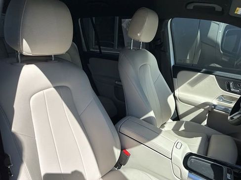 Used 2024 Mercedes-Benz GLB 250 4MATIC image 15