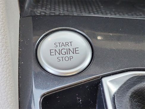 Used 2022 Volkswagen Tiguan SE w/ Panoramic Sunroof Package image 22