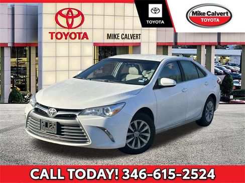 Used 2016 Toyota Camry LE image 1