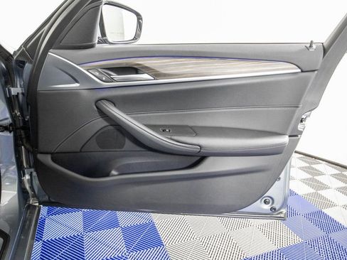 Used 2023 BMW 540i w/ Convenience Package image 15