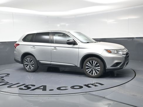 Used 2020 Mitsubishi Outlander ES image 15