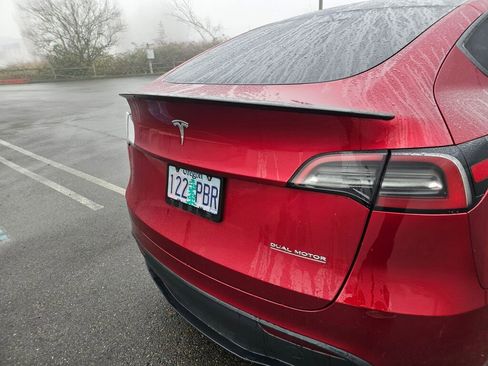 Used 2024 Tesla Model Y Performance image 17