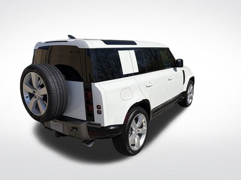 New 2025 Land Rover Defender 110 X-Dynamic SE AWD/4WD image 8