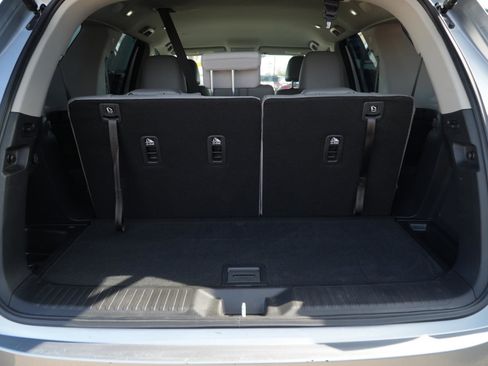 Used 2025 Honda Pilot EX-L image 8