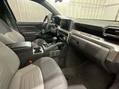 Used 2024 Toyota Tacoma TRD Off-Road image 14