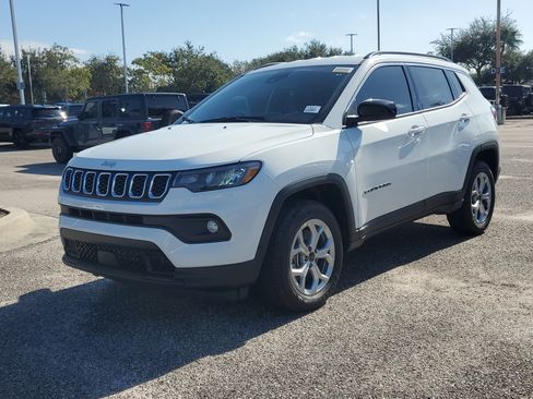 New 2026 Jeep Compass Latitude image 2