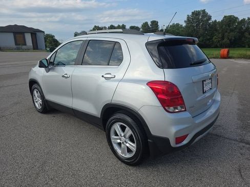 Used 2020 Chevrolet Trax LT w/ LT Convenience Package FWD image 11