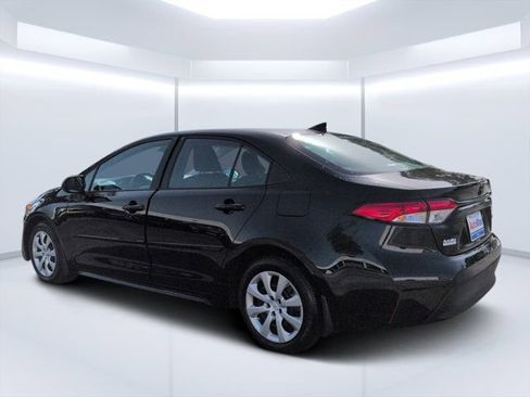 Used 2025 Toyota Corolla LE FWD image 5