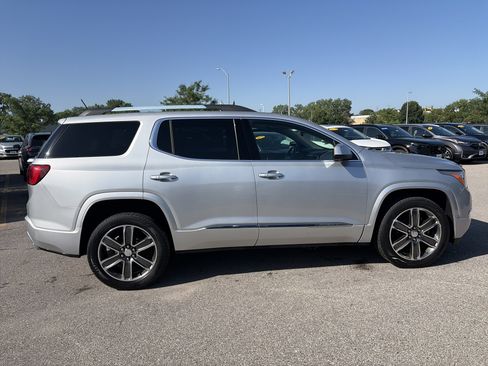 Used 2019 GMC Acadia Denali w/ Technology Package AWD/4WD image 4