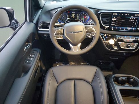 New 2026 Chrysler Voyager LX image 8