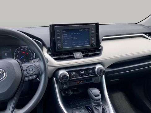 Used 2019 Toyota RAV4 XLE AWD/4WD image 7