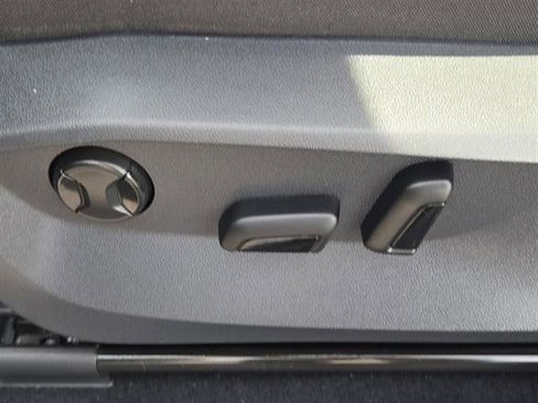 Used 2022 Volkswagen Tiguan SE image 13