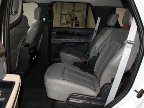 Used 2018 Ford Expedition Limited w/ Driver Assistance Package RWD image 31