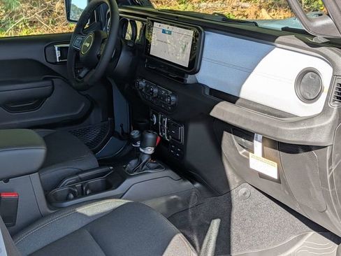 New 2025 Jeep Gladiator Sport image 21