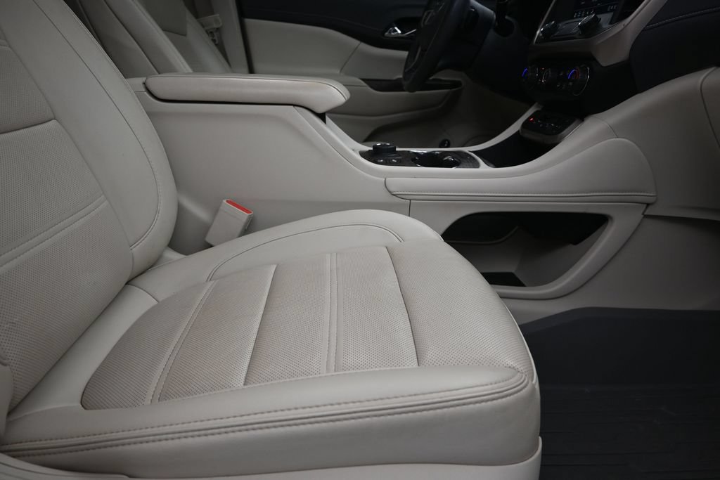 Used 2021 GMC Acadia Denali w/ Denali Technology Package FWD image 25