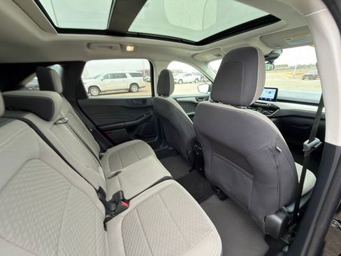 Used 2022 Ford Escape SE w/ SE Sport Appearance Package image 25