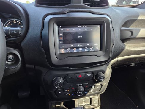 Used 2020 Jeep Renegade Latitude FWD image 9