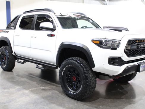 Used 2017 Toyota Tacoma TRD Pro AWD/4WD image 2