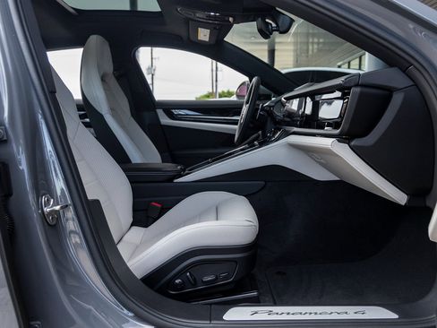 Certified 2025 Porsche Panamera 4 AWD/4WD image 42