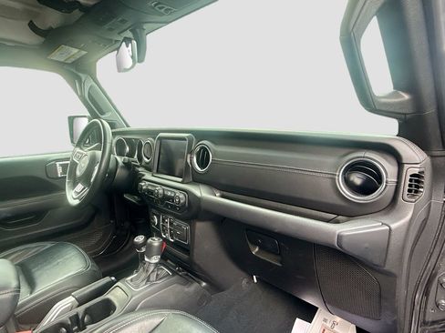Used 2022 Jeep Wrangler Unlimited Sahara AWD/4WD image 35
