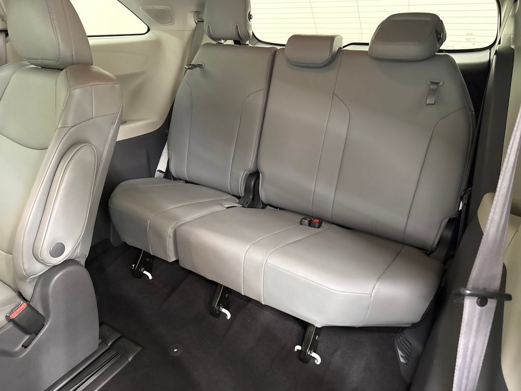Used 2021 Toyota Sienna XLE w/ XLE Plus Package FWD image 26