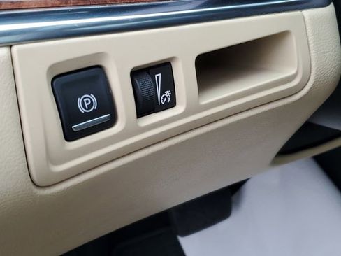 Used 2017 Cadillac XT5 Luxury w/ Driver Awareness Package image 9