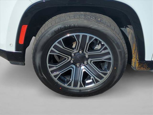 Used 2023 Jeep Wagoneer L Series II AWD/4WD image 25