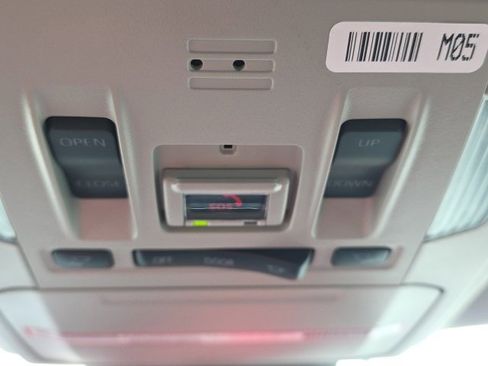 Used 2023 Toyota Highlander XLE image 25