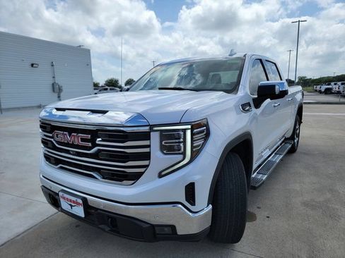 Used 2023 GMC Sierra 1500 SLT RWD image 3
