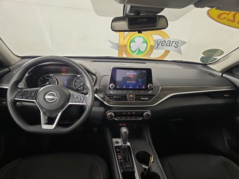 Used 2025 Nissan Altima 2.5 SV FWD image 13