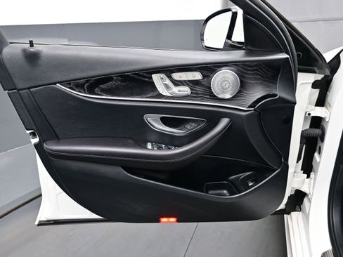Used 2019 Mercedes-Benz E 300 4MATIC image 10