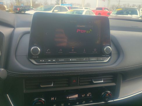 Used 2024 Nissan Rogue SV image 23