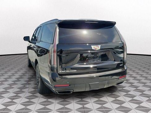 Used 2025 Cadillac Escalade ESV Sport Platinum AWD/4WD image 4