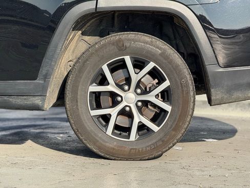 Certified 2024 Jeep Grand Cherokee L Limited w/ Luxury Tech Group II image 3