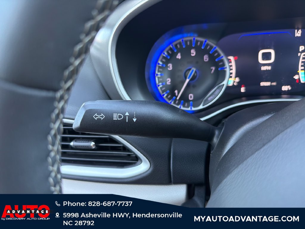 Used 2024 Chrysler Pacifica Touring-L FWD image 24