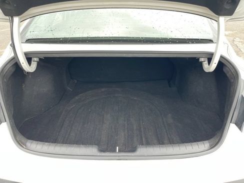 Used 2024 Hyundai Elantra SE FWD image 17