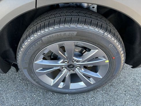 New 2026 Ford Explorer Active w/ Active Comfort Package image 13