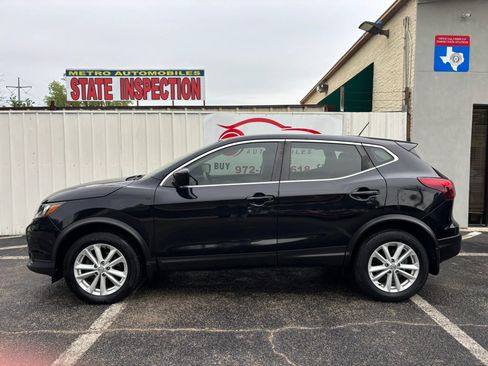 Used 2017 Nissan Rogue Sport S w/ S Appearance Package image 2