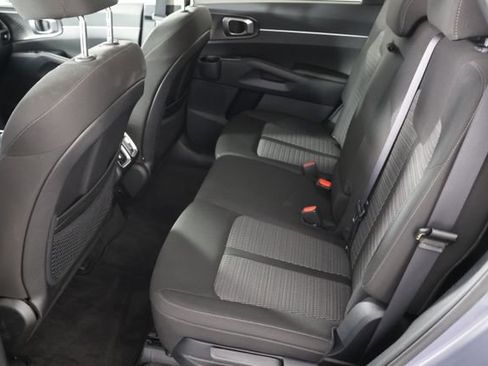 Used 2023 Kia Sorento LX AWD/4WD image 17