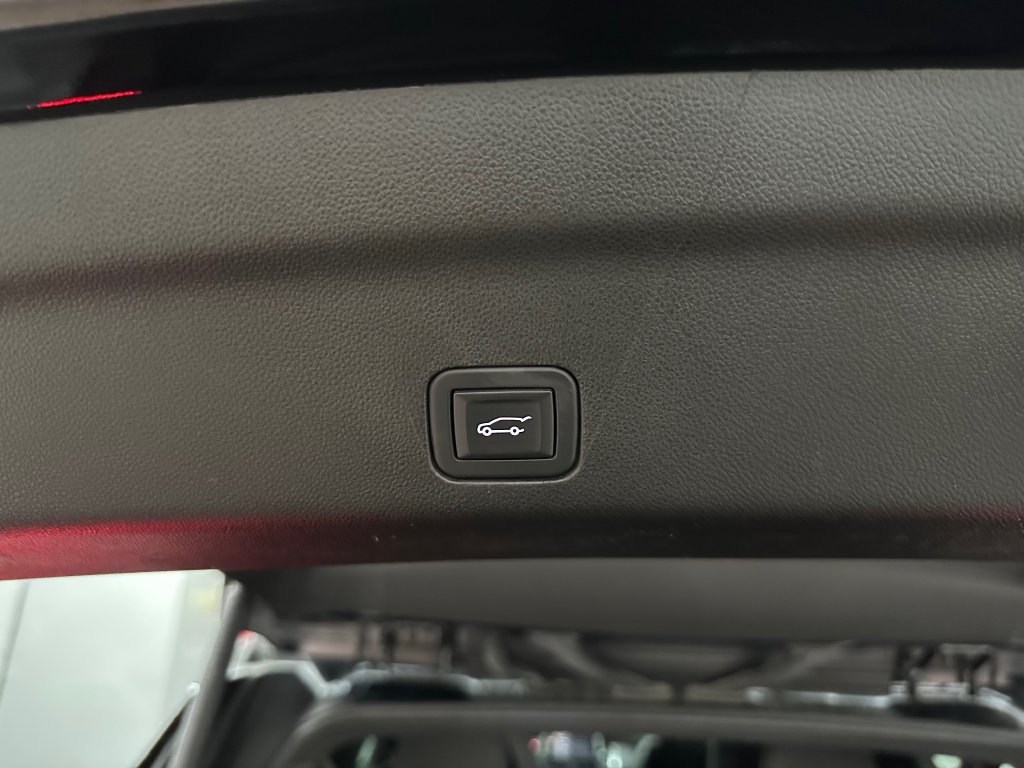 Used 2023 GMC Yukon XL AT4 w/ AT4 Premium Package AWD/4WD image 37