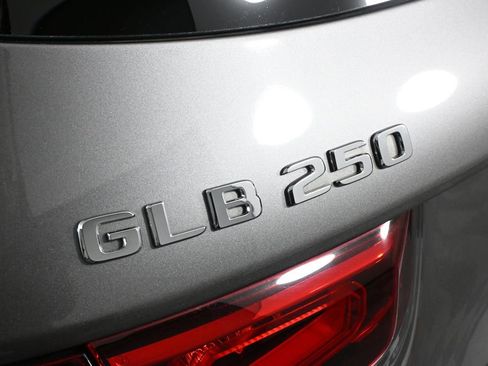 Certified 2021 Mercedes-Benz GLB 250 image 28