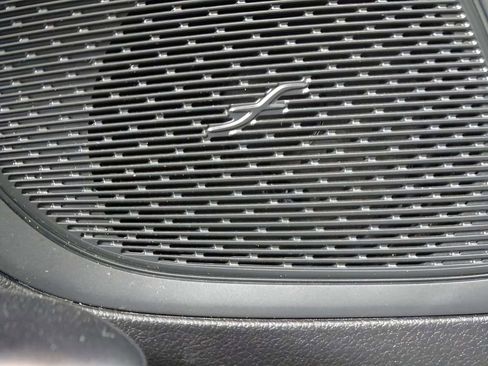 Used 2025 Mercedes-Benz C 300 4MATIC Sedan image 34