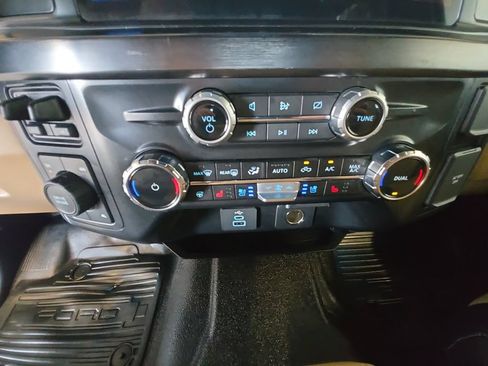 Used 2024 Ford F350 Lariat w/ Sport Appearance Package AWD/4WD image 17