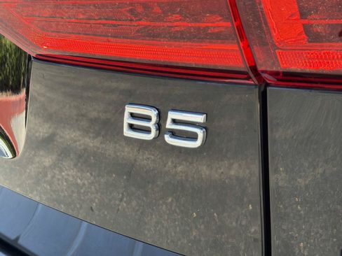 Certified 2023 Volvo XC60 B5 Plus w/ Protection Package Premier FWD image 28