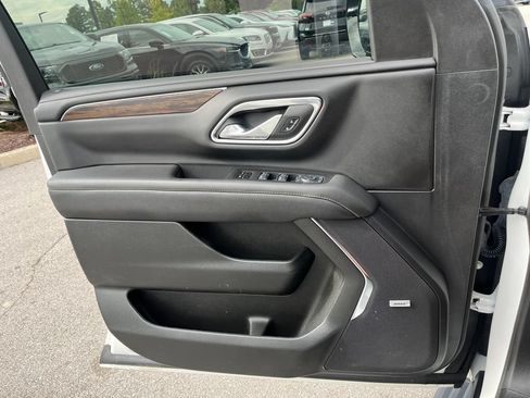 Used 2024 Chevrolet Suburban Premier AWD/4WD image 5