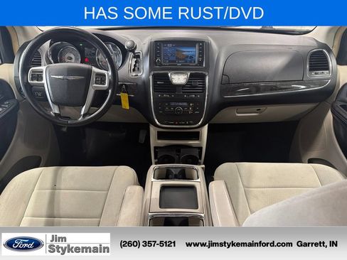 Used 2011 Chrysler Town & Country Touring w/ Entertainment Group #1 FWD image 5