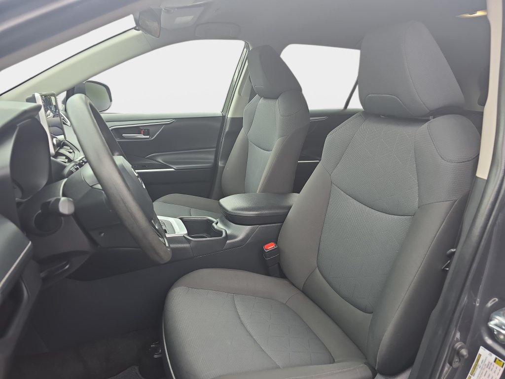 Used 2025 Toyota RAV4 XLE AWD/4WD image 17