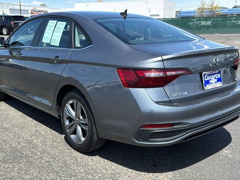 Used 2024 Volkswagen Jetta SE FWD image 7