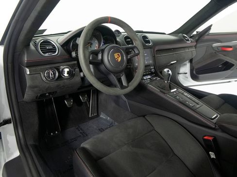 Certified 2022 Porsche 718 Cayman GT4 RWD image 16