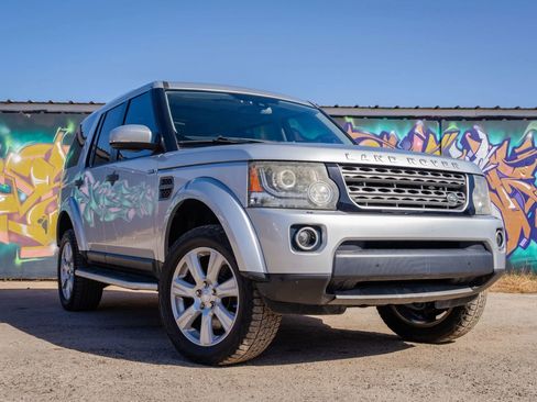 Used 2016 Land Rover LR4 HSE Silver Edition image 2